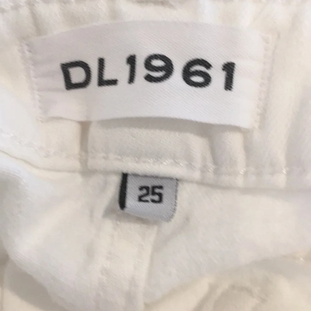 DL1961 9” Rise Boyfriend Jeans - Picture 7 of 8